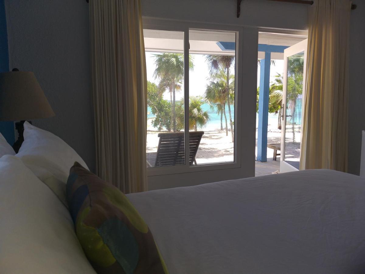 Pelican Beach Hotel Whitby Bagian luar foto