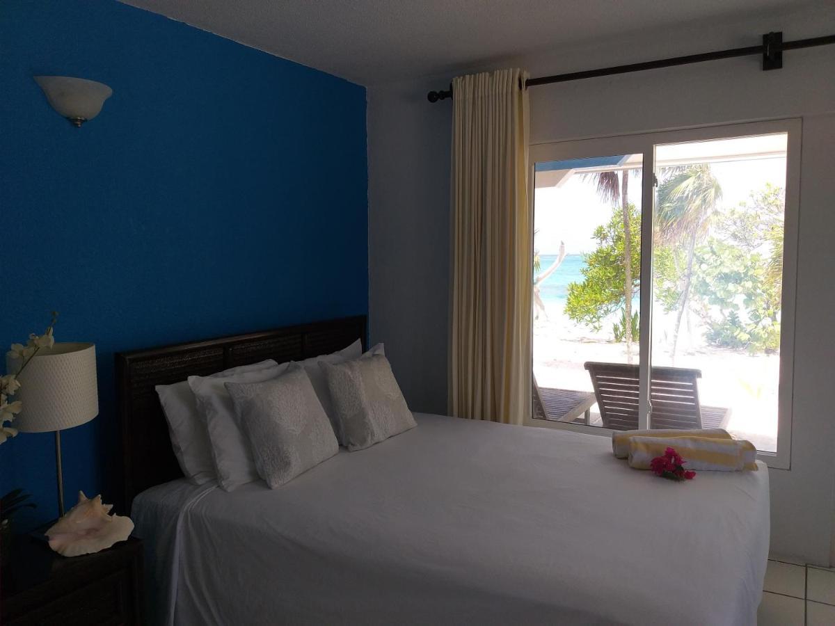 Pelican Beach Hotel Whitby Bagian luar foto